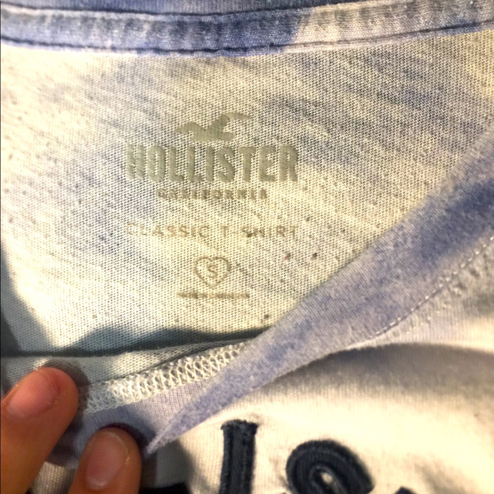 simple hollister tee